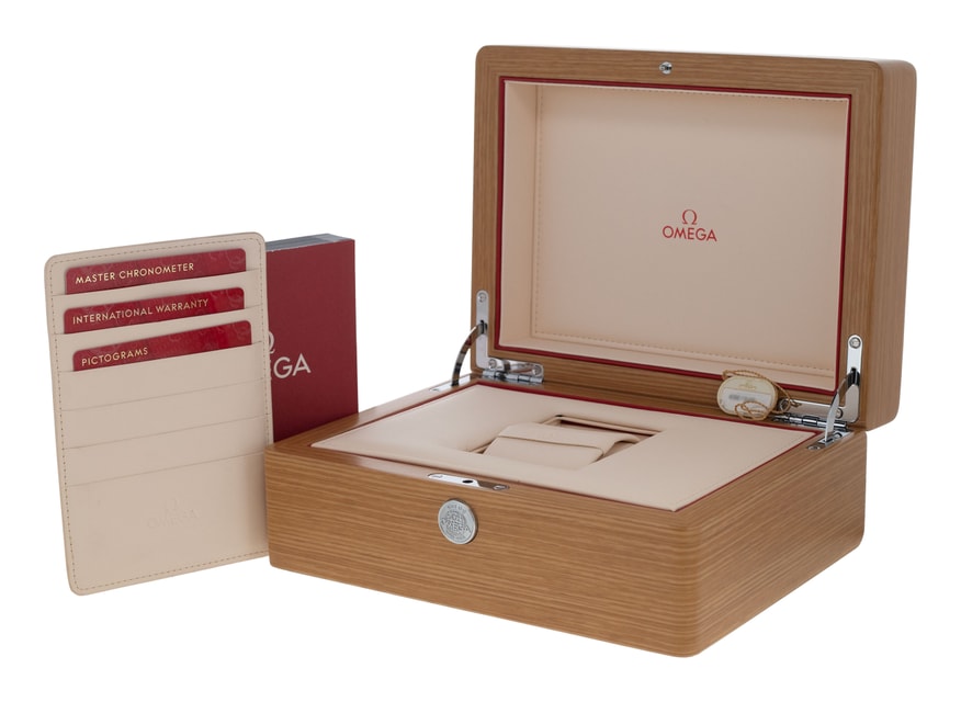 Omega Speedmaster Moonphase 304.30.44.52.01.001 Image 5